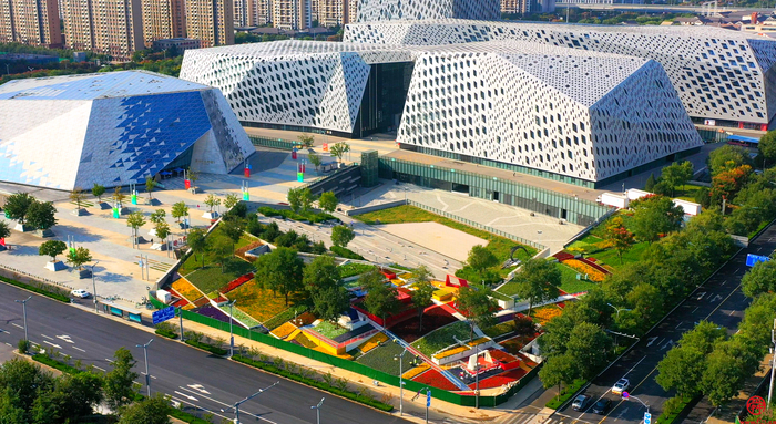 济南西城三馆旁新增“七彩花田”