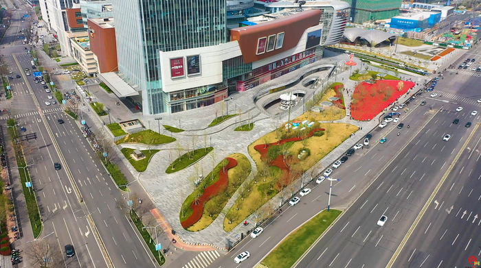 “郁”见最美花海 济南万象城的郁金香正艳