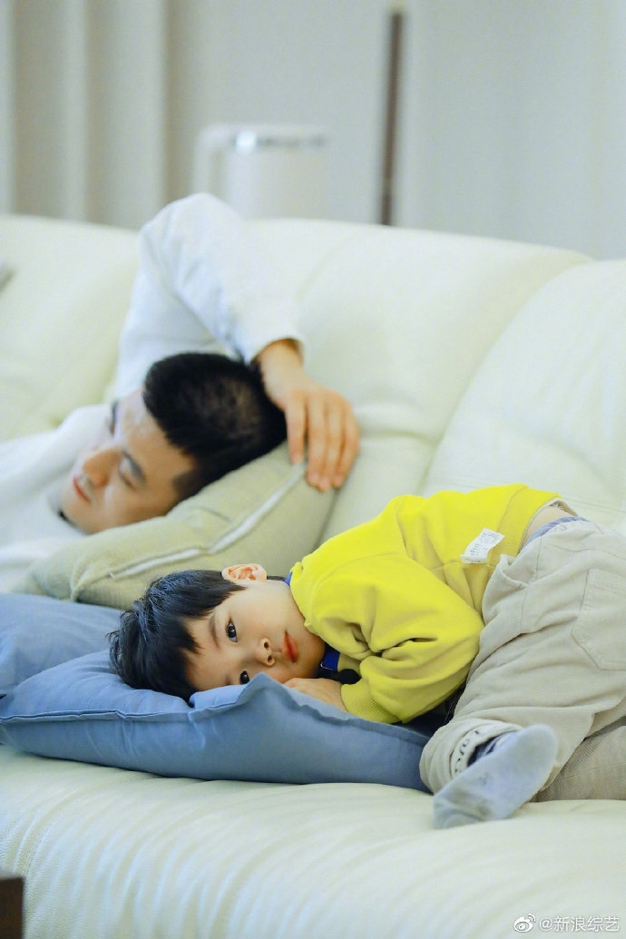 黄圣依家祖孙三代温馨融洽 二儿子近照罕见曝光