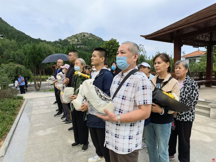 济南市玉函山安息园举行生态葬 95位逝者与花长眠