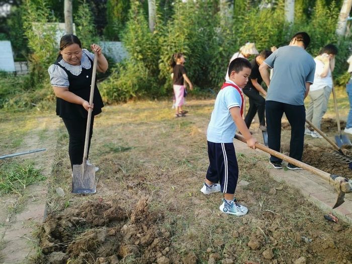 商河县第二实验小学开启亲子劳动实践