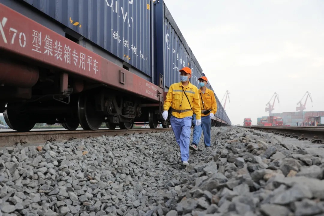 一年可省8000万！这条专用线连着大海，通往全世界……