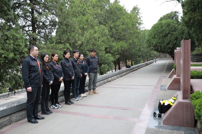 以青春祭忠魂 以热血赴使命 济南能源工程集团组织开展清明节缅怀先烈活动