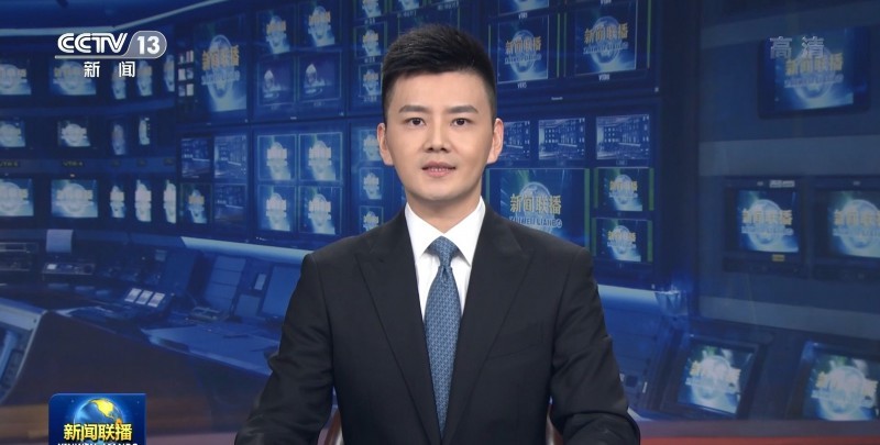 新闻联播新女主播郑丽亮相 网友打气：首秀很棒！加油！