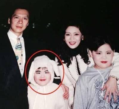 什么情况?向佐自曝曾遭霸凌 向佐首映被拳王扇脸是怎么回事?