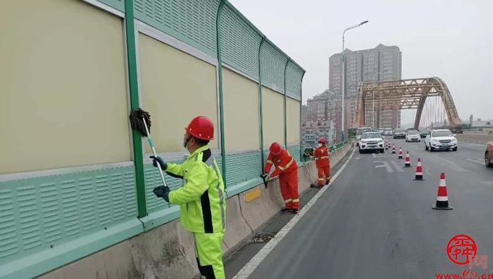 济南市机扫大队全力应对沙尘天气