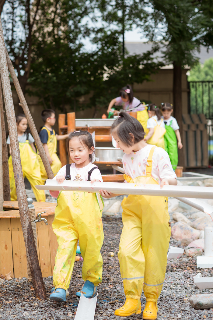 历下区百合幼教集团：“游戏引桥”助力幼儿平稳过渡