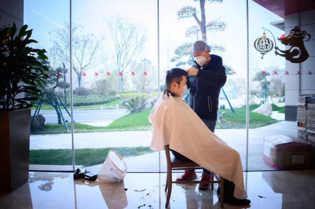 武汉80后快递小哥：我没有任何资源 但一呼百应