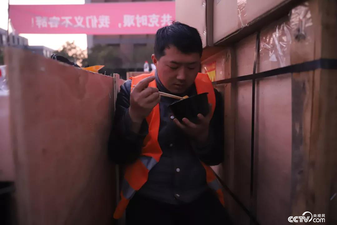 【战疫最前线】五天五夜，我站在“火眼”实验室背后看到这些感动的瞬间