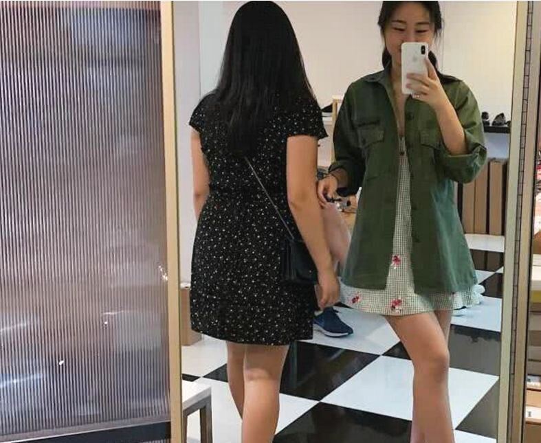 李连杰58岁妻子素颜近照，容颜不老风韵犹存，网友：岁月不败美人