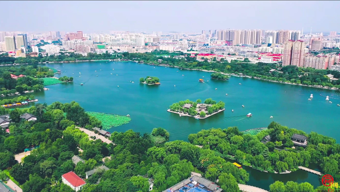 【飞“阅”泉城】 老舍先生笔下的“秋水” 尽在明湖秋韵里