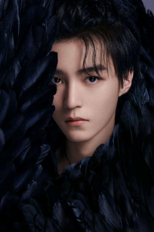 于正|TFBOYS摄影师回应于正 黑羽造型抄袭还是纯属巧合？