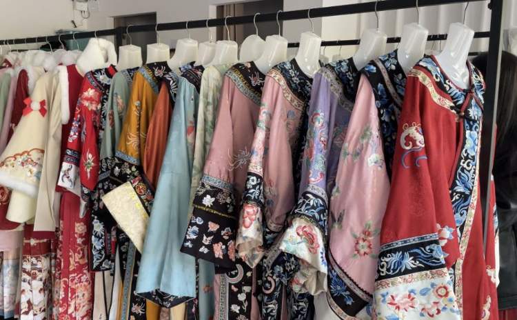 “大明湖畔的夏雨荷”写真火爆！来济南体验当“格格”需要提前预约