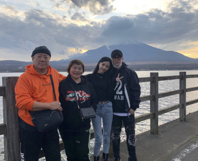 吴克群|吃防腐剂长大的吗？潘玮柏吴克群合影姿势引发回忆杀 八年后首同框竟一点没变