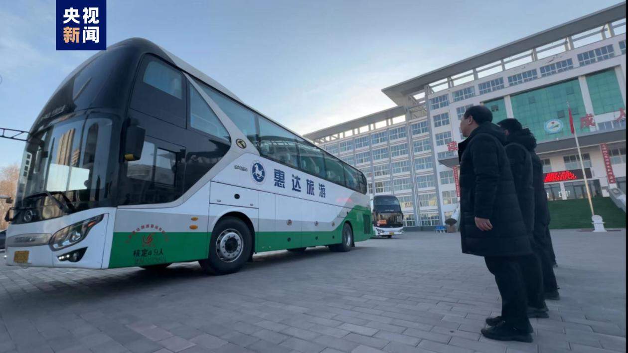 甘肃积石山地震灾区第二批800余名高三学生前往异地复学