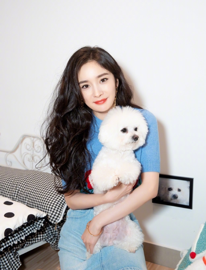 李佳琦道歉! 杨幂李佳琦直播 李佳琦紧张开黄腔怎么回事说了什么?