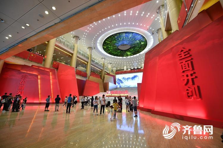 从三尺三的“补丁布”到衣着华丽的时装，一位老“供销员”眼中“奋进的山东”