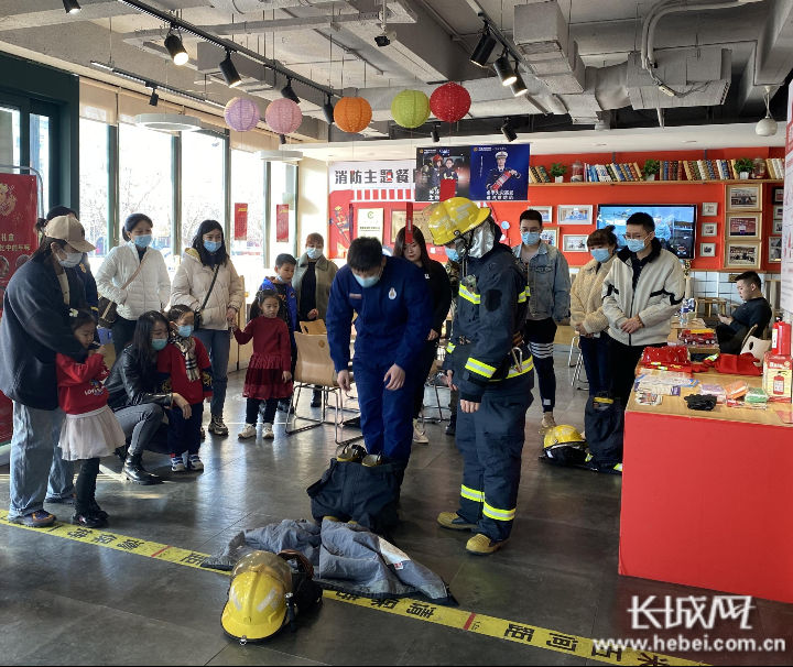 “猜灯谜学消防” 河北秦皇岛消防送上“安全礼包”
