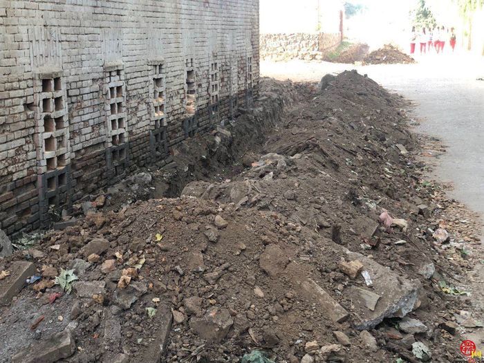 【啄木鸟行动】长清区青南村施工渣土裸露堆放