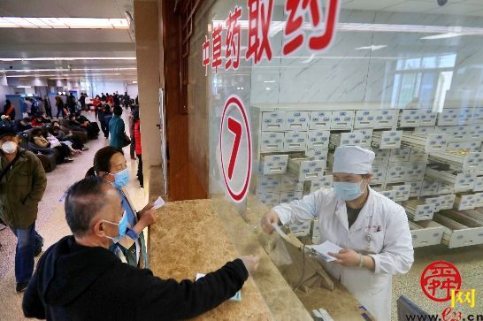 药剂师：能文能武 助人健康手有余香