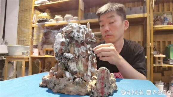 “落水三尺溅飞泉”！济南非遗传承人打造“月牙飞瀑”微缩景观