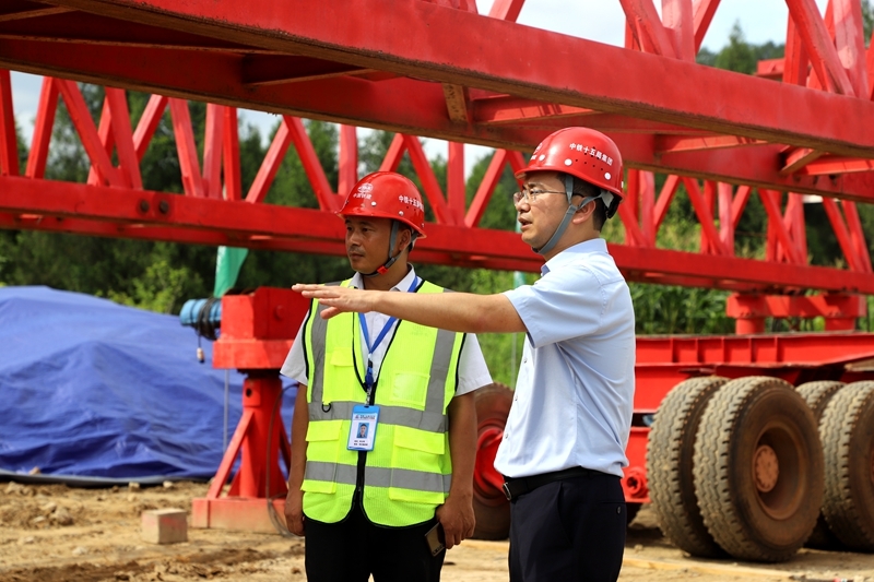 点赞！高温下不惧“烤”验的劳动者