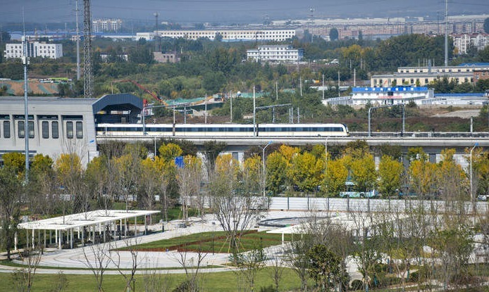 地铁2号线车站旁新建中央公园