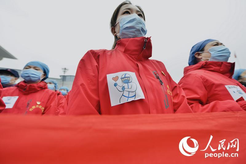 “表情包”“比心”向“方舱”告别