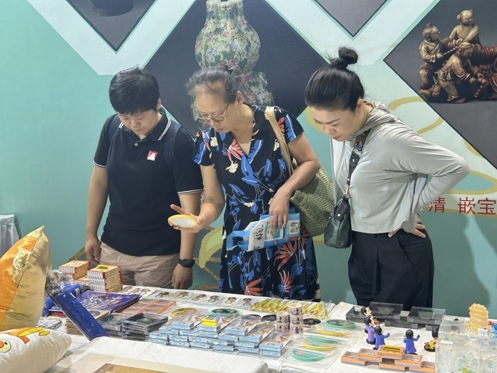 济南市博物馆60余款文创产品亮相书博会