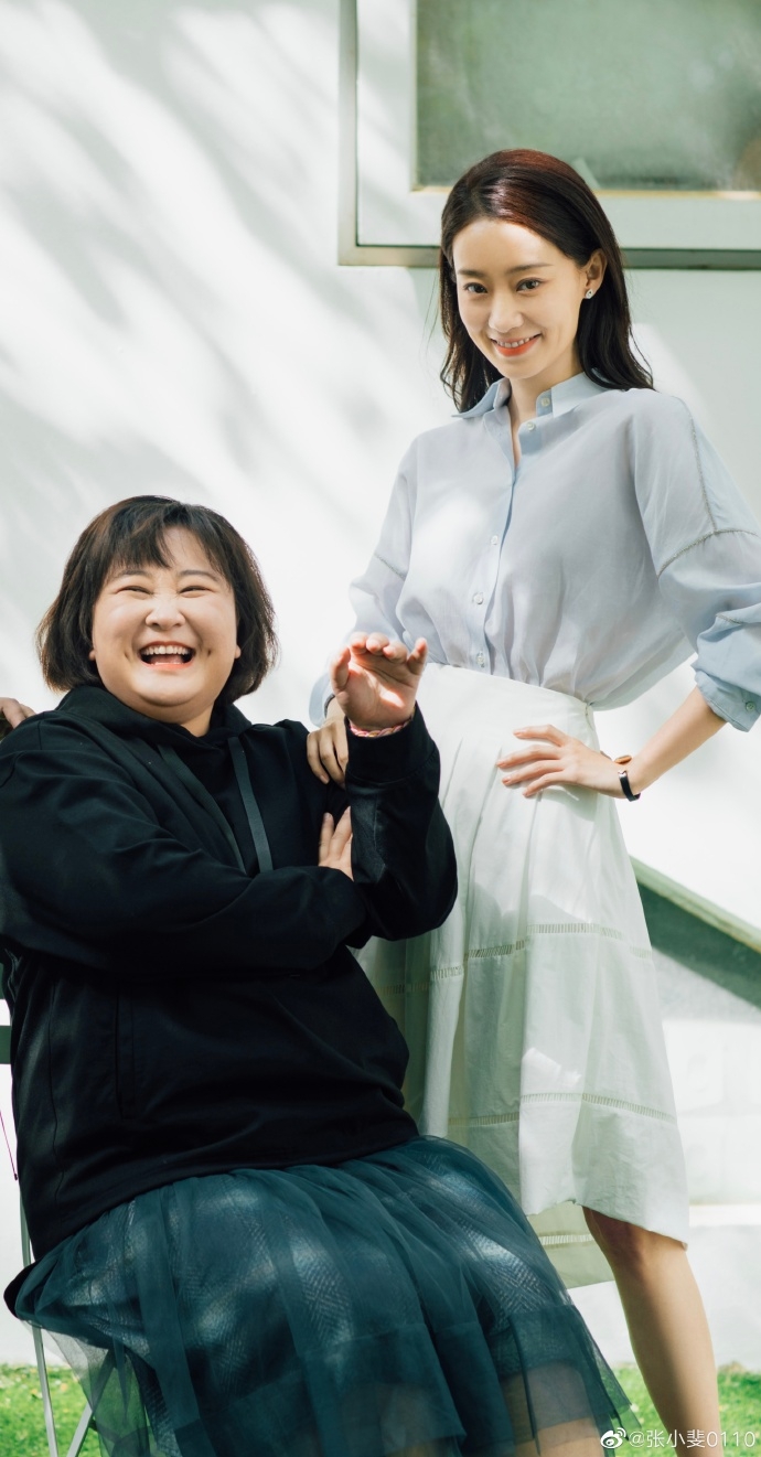 张小斐晒合照为贾玲庆生 大赞其是“重情义的姐姐”