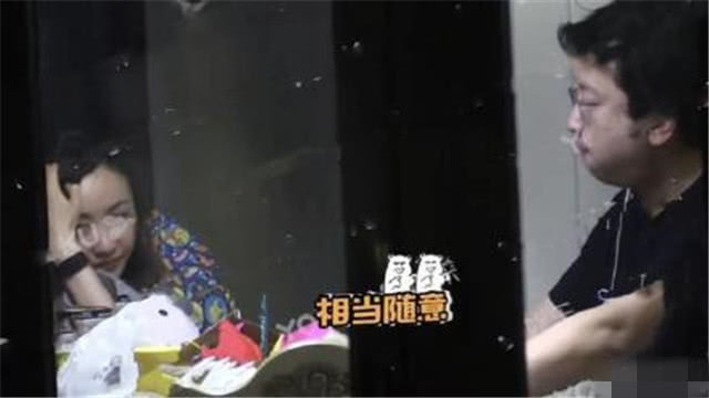 在家用餐还拍?杨蓉经纪公司声明 偷拍者为了热度什么不要了? 
