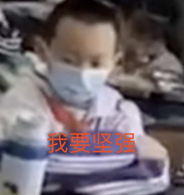 【硬核防疫】把手撒开！老师拿大喇叭喊话学生保持一米距离