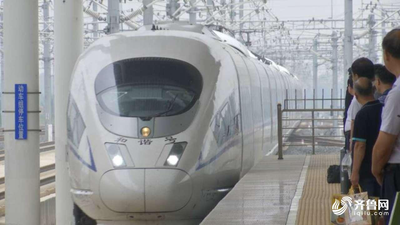 假期首日交通压力大 车流高峰提前到来