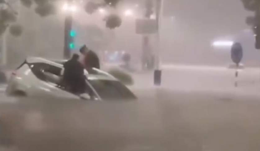 广东茂名暴雨，大坡镇信号中断