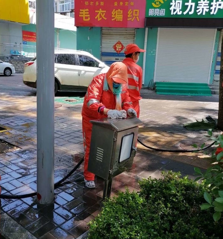 扮靓城市家具，提升城市品质，济南城管掀起爱国卫生运动热潮，干干净净喜迎五一