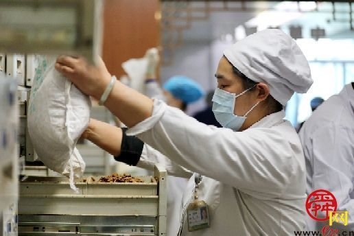 药剂师：能文能武 助人健康手有余香