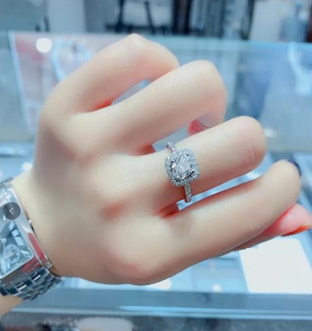 新娘竟然变成小伙！杭州男子买完钻戒