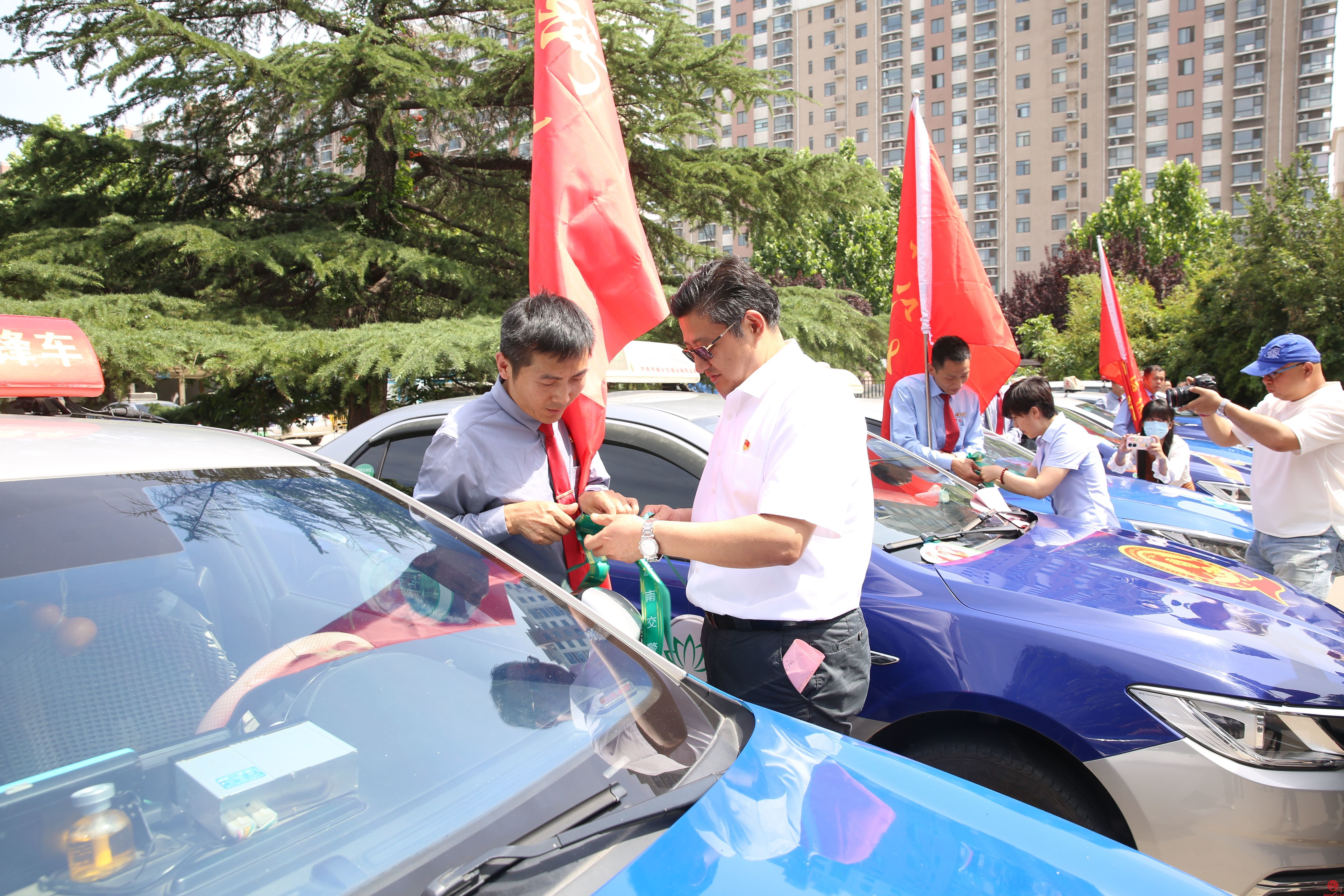 爱涌泉城 护航未来——中高考期间 济南公交恒通“爱心助考出租车”为莘莘学子保驾护航