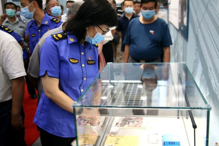 市城管局组织党员干部参观济南市庆祝中国共产党成立100周年主题展览