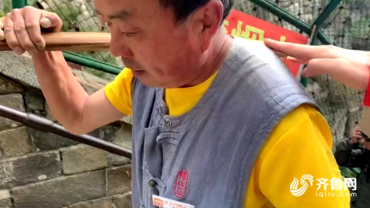 这就是山东｜新时代泰山挑山工：干这行就必须勇往直前不能停