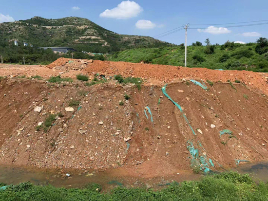 【啄木鸟在行动】市中区南康而庄村渣土裸露