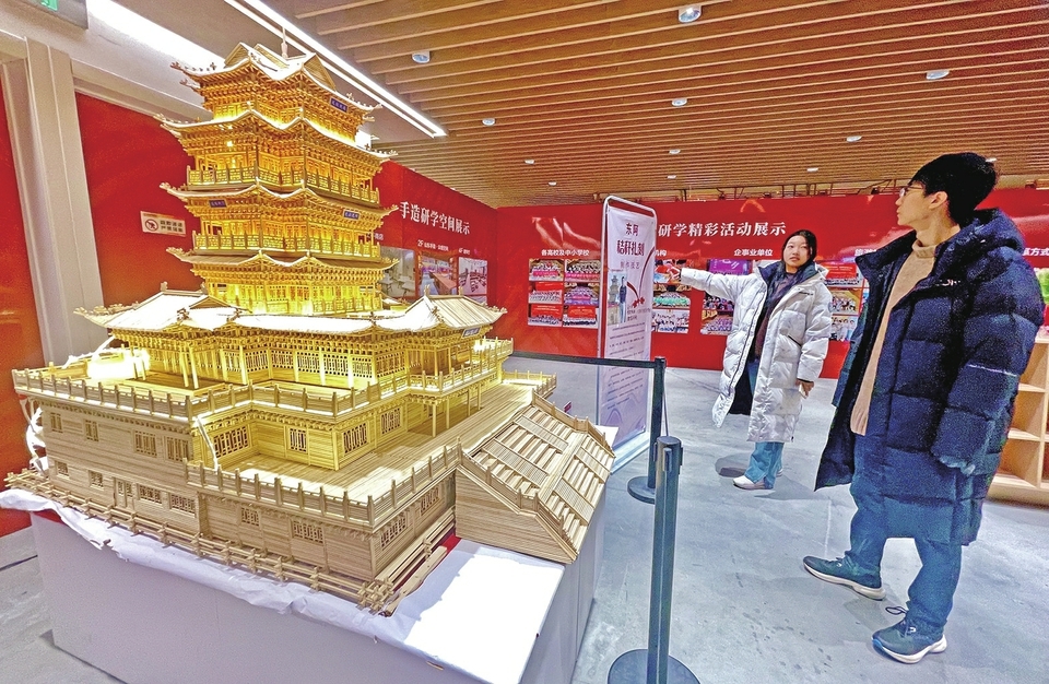 万余根秸秆重塑济南超然楼