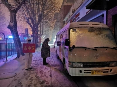 济南城管：风雪中的防疫“战士”