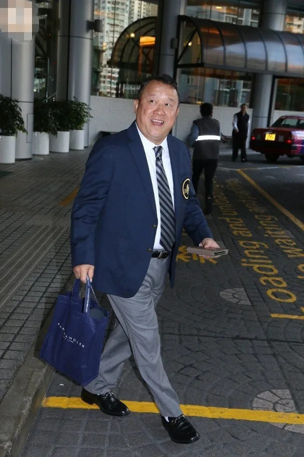 曾志伟妻子去世|【痛心】曾志伟妻子去世，曾志伟过往“风流韵事”又被扒出