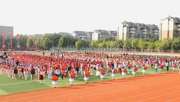 历城区第七届少先队鼓号操大赛精彩上演，上千学子争当新时代好少年