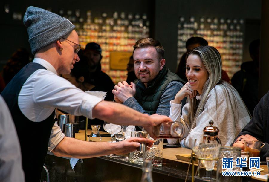 芝加哥：探访世界最大星巴克店