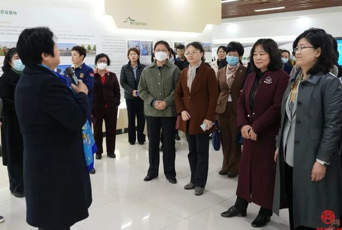 济南市妇联十四届九次执委会议在三涧溪村召开