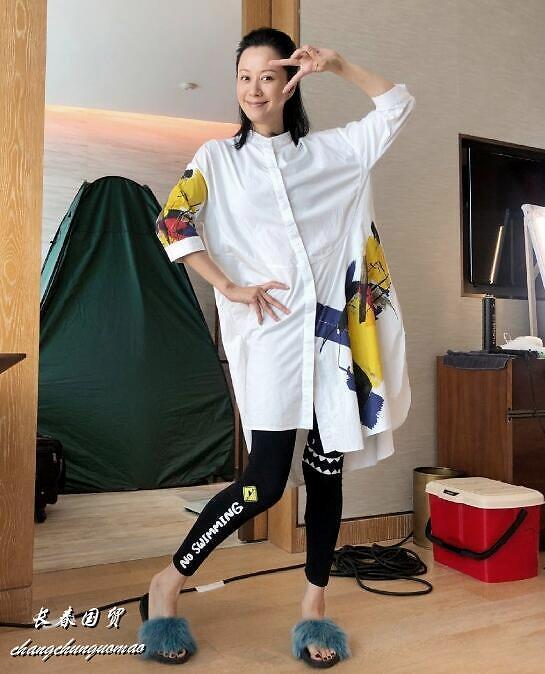 倪虹洁|42岁“祝无双”近照曝光，素颜出镜皮肤白皙细腻，颜值依然在线