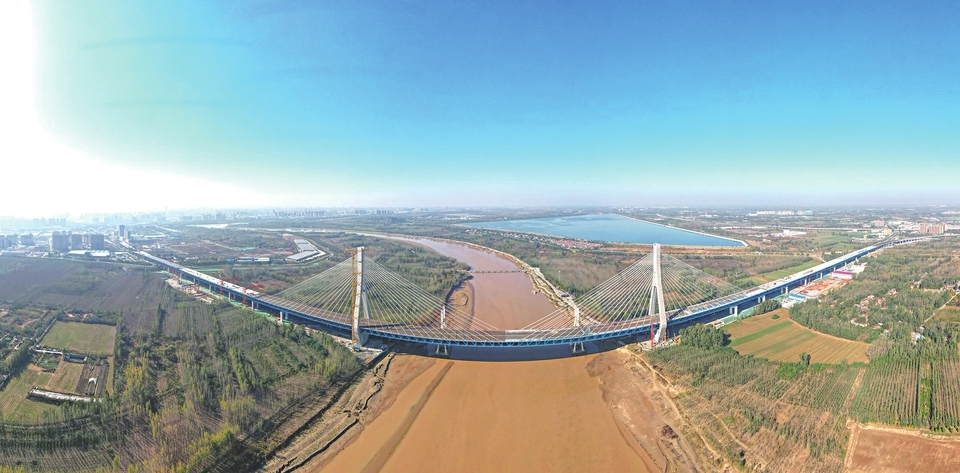 济南黄河大桥新桥南岸段首批箱梁浇筑成型