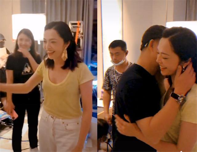 曹郁|姚晨曹郁情难自禁当众亲吻，下台还三步一回头！结婚8年如胶似漆